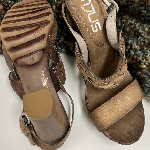 MJUS HEELS STUNNING LEATHER. 40/9 - Picture 2 of 4